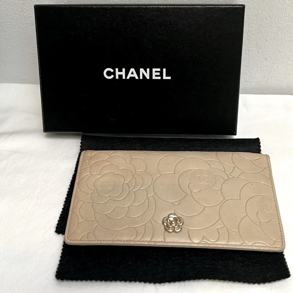 Chanel Camelia Yen Billfold Wallet